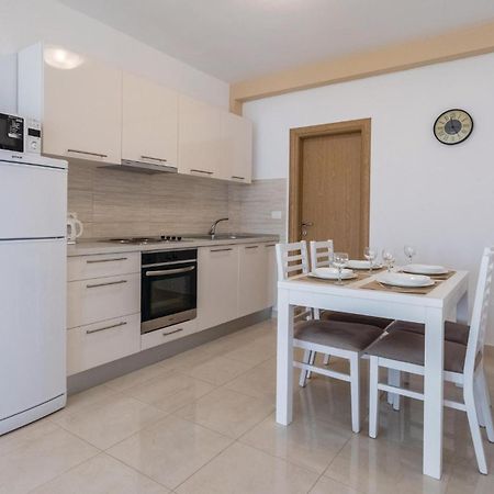 1 Bedroom Amazing Apartment In Komarna 克勒克 外观 照片