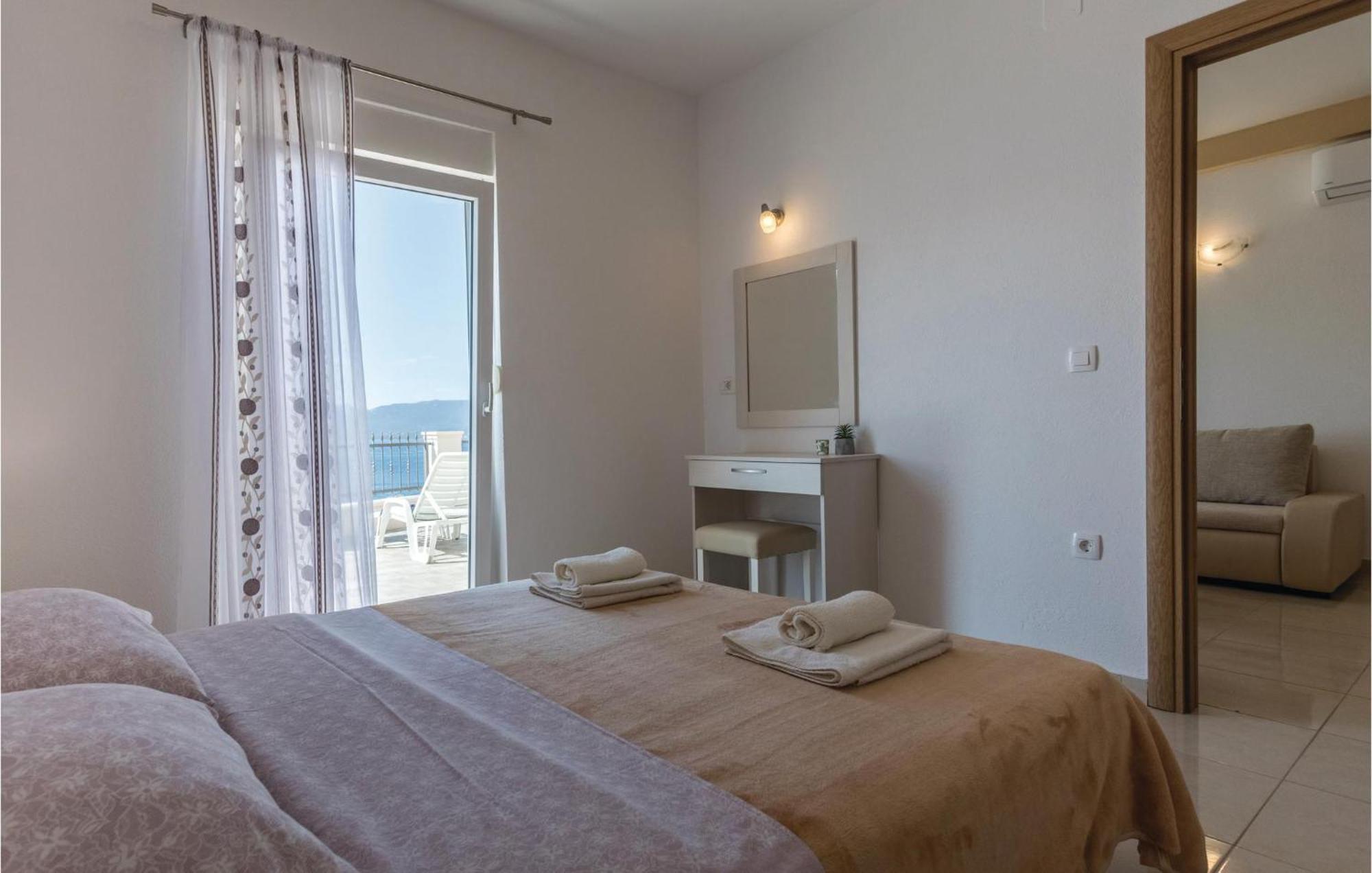 1 Bedroom Amazing Apartment In Komarna 克勒克 外观 照片