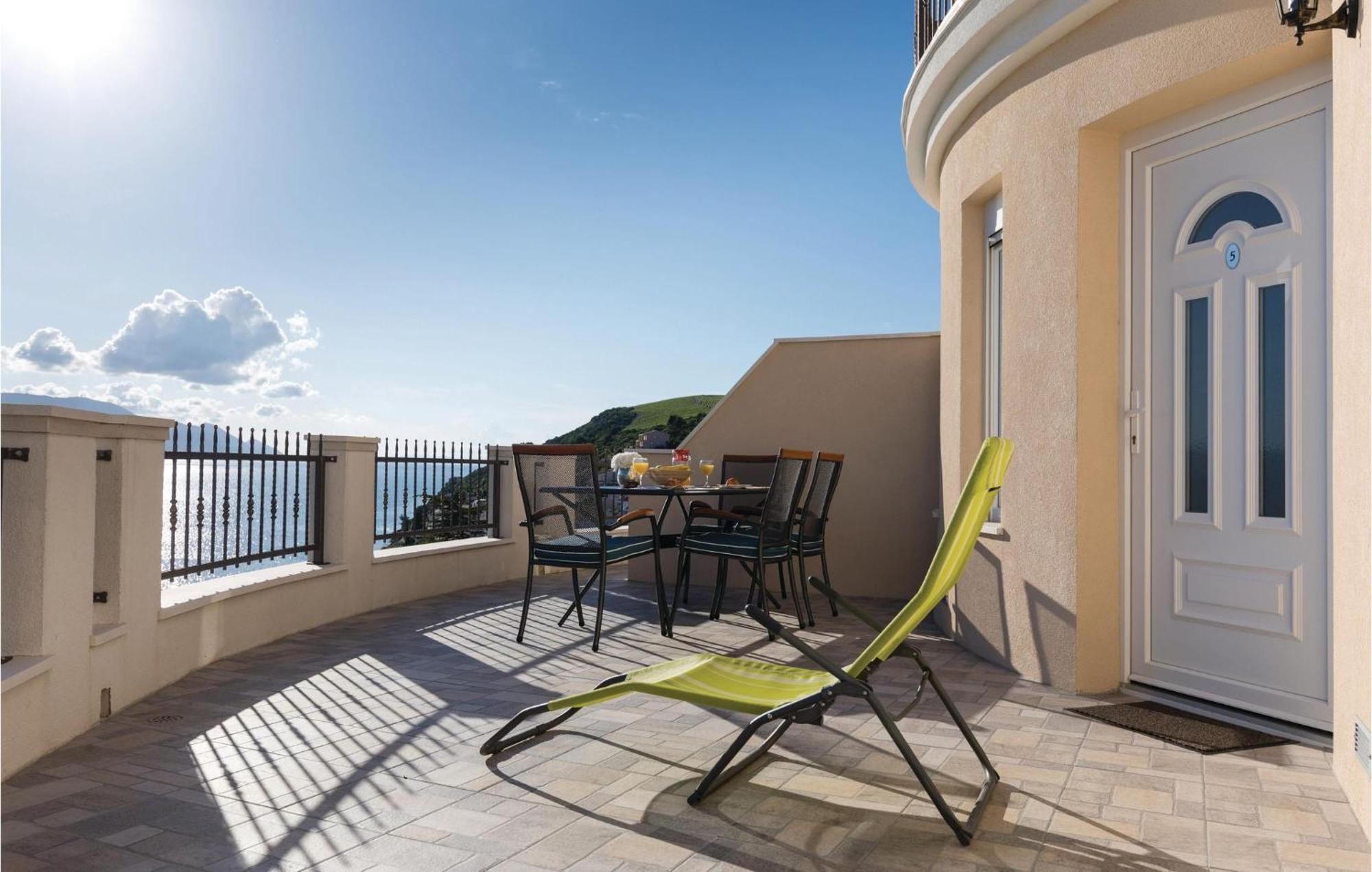 1 Bedroom Amazing Apartment In Komarna 克勒克 外观 照片