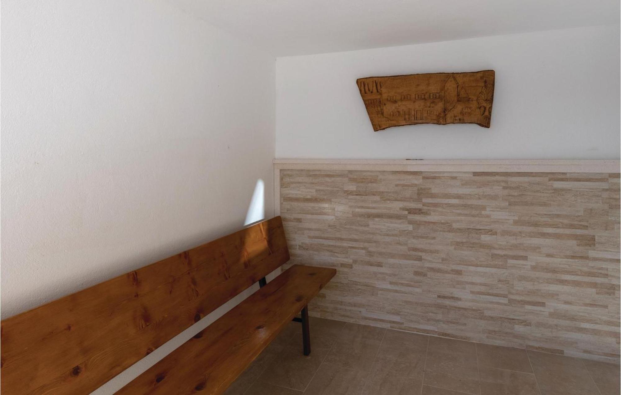 1 Bedroom Amazing Apartment In Komarna 克勒克 外观 照片
