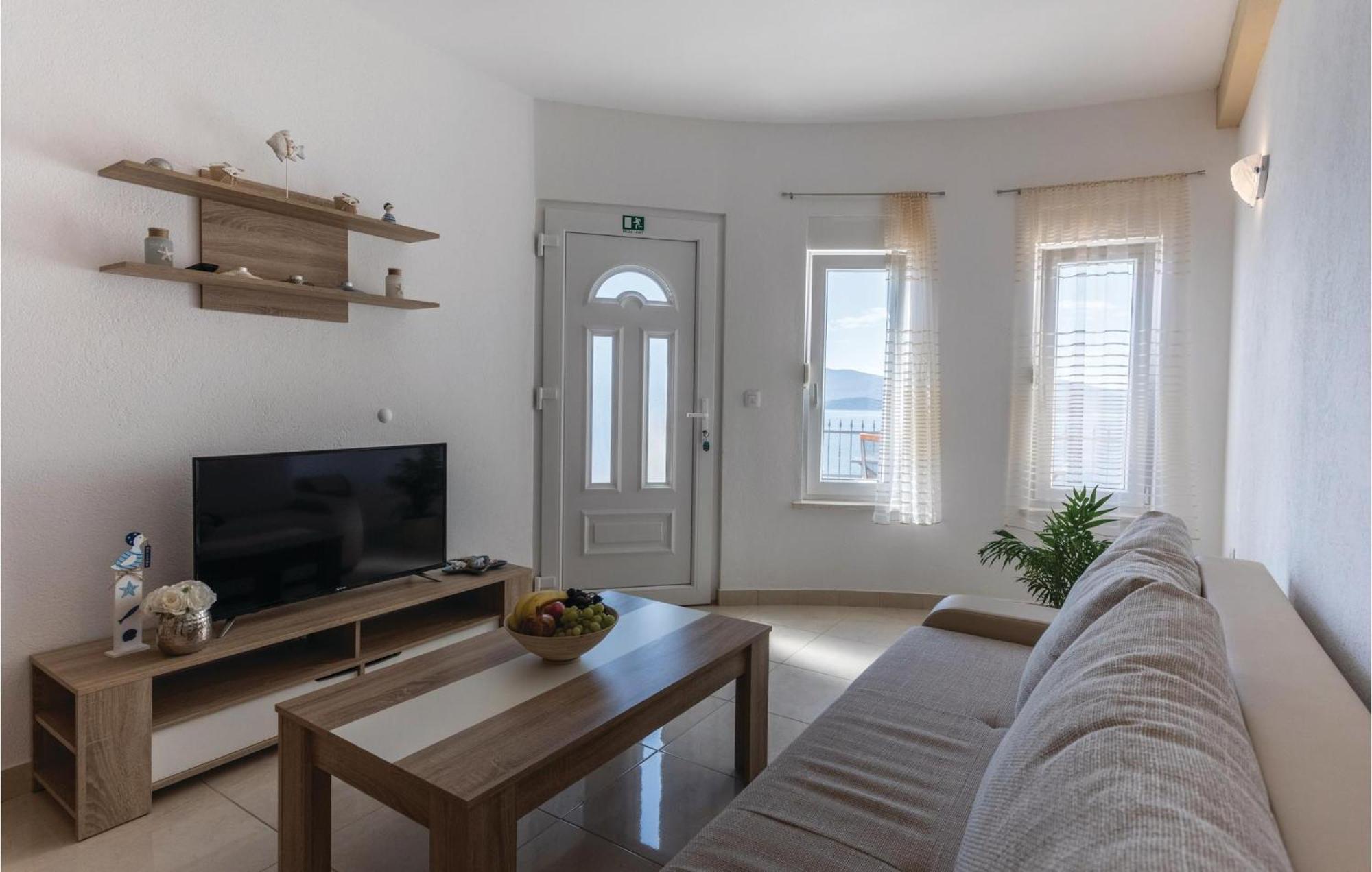 1 Bedroom Amazing Apartment In Komarna 克勒克 外观 照片