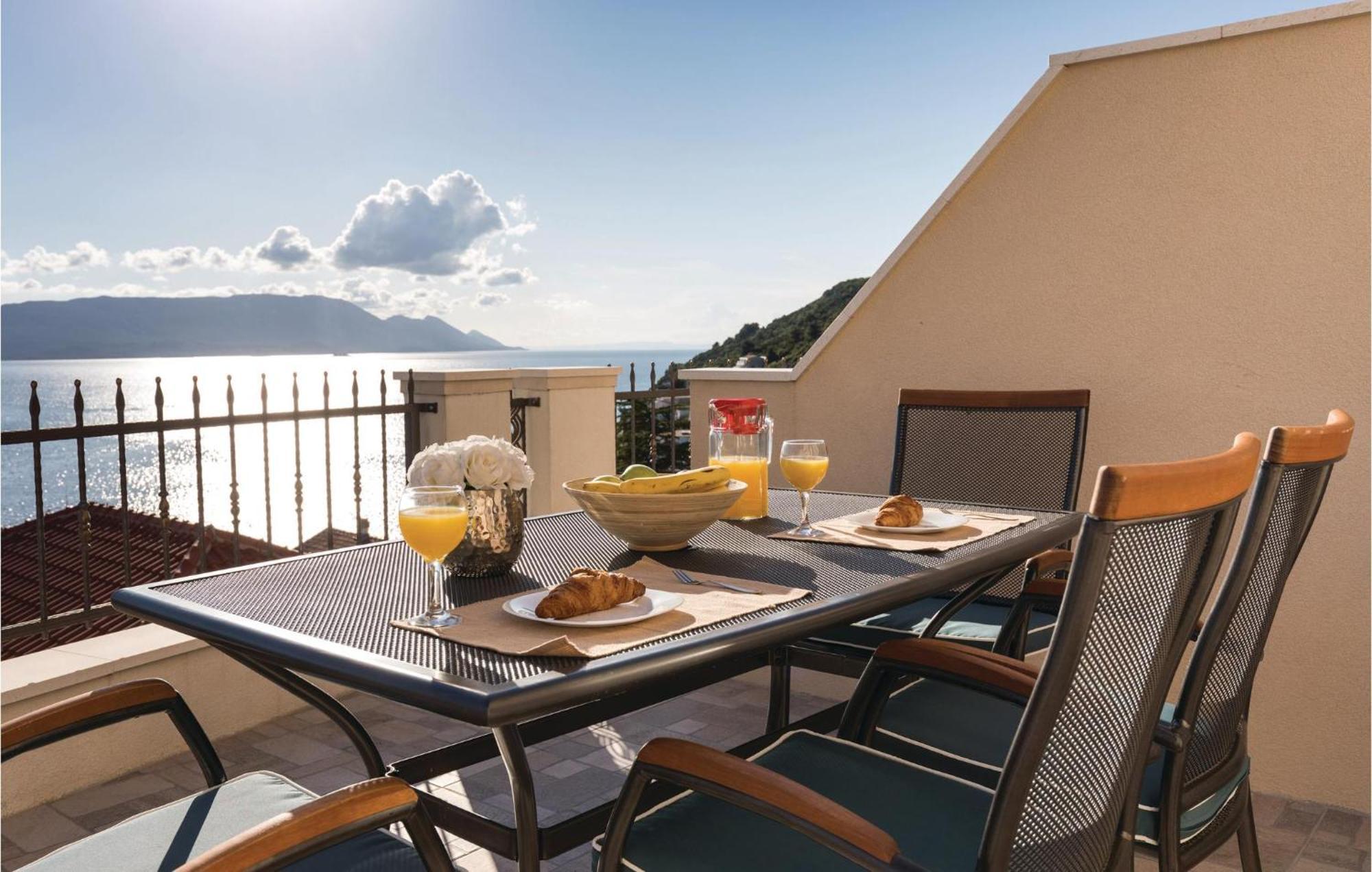 1 Bedroom Amazing Apartment In Komarna 克勒克 外观 照片