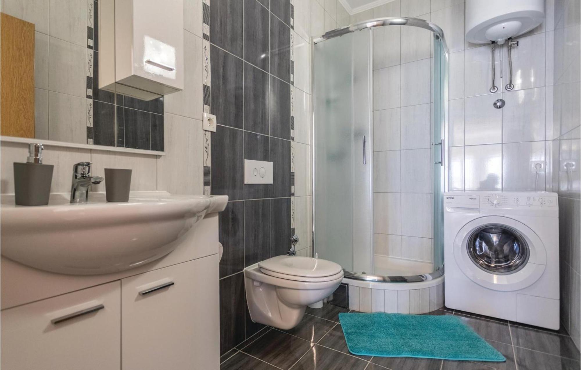 1 Bedroom Amazing Apartment In Komarna 克勒克 外观 照片