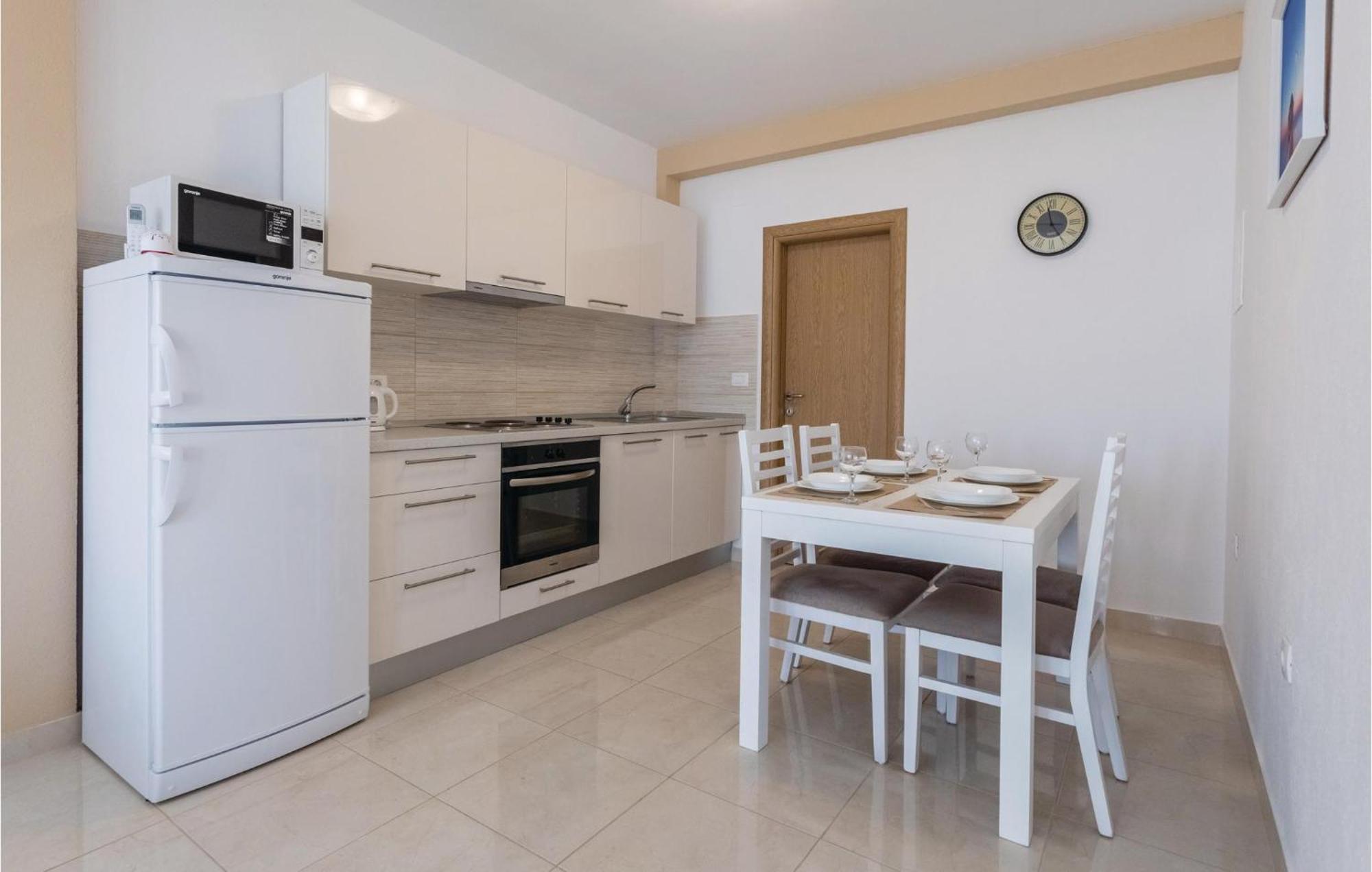 1 Bedroom Amazing Apartment In Komarna 克勒克 外观 照片